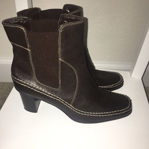 Y2K / Bratz vibe boots 📗